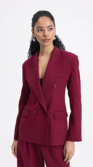 בלייזר ומכנס 