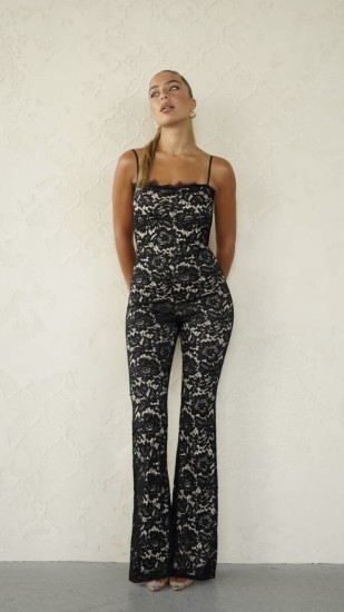 אוברול תחרה