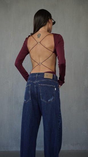 בגד גוף גב פתוח